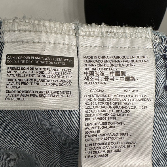 LEVI’S TRUCKER JACKET SIZE MED - Picture 3 of 4